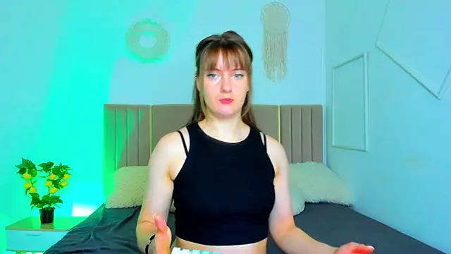 Snapshot of Cutie_blushh chatting on May 21, 12:23 pm Cutie blushh online show from May 21, 12:23 pm