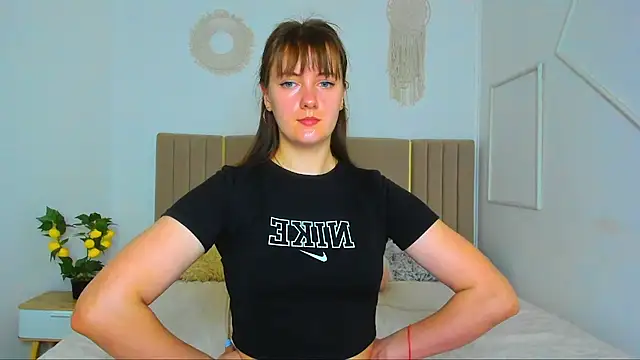 Snapshot of Cutie_blushh chatting on June 6, 7:46 am Cutie blushh online show from June 6, 7:46 am