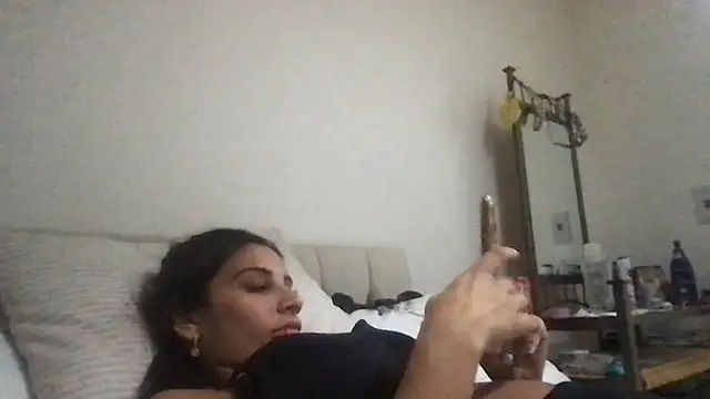 Snapshot of Miss_juicybabes chatting on May 3, 8:26 pm Miss juicybabes online show from May 3, 8:26 pm