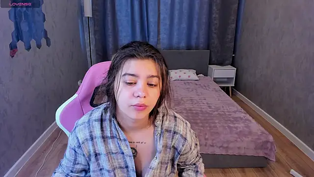 Snapshot of Trisha_Moore chatting on August 4, 1:20 am Trisha Moore online show from August 4, 1:20 am