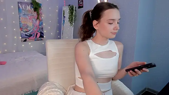 Snapshot of Elvienne chatting on June 7, 3:21 am Elvienne online show from June 7, 3:21 am