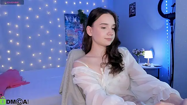 Snapshot of Elvienne chatting on June 12, 3:49 am Elvienne online show from June 12, 3:49 am