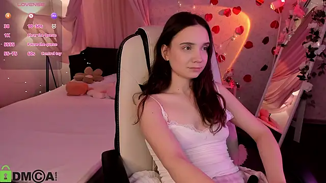 Snapshot of Elvienne chatting on June 22, 3:25 am Elvienne online show from June 22, 3:25 am