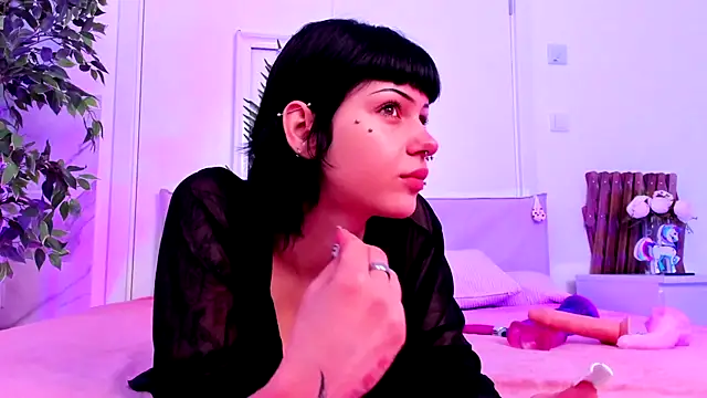 Snapshot of Ashley_Alt chatting on August 5, 6:49 am Ashley Alt online show from August 5, 6:49 am