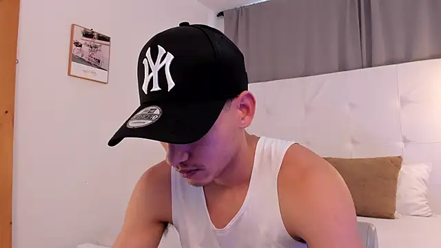 Snapshot of Alejo-and-Thiago chatting on June 26, 12:31 pm Alejo-and-Thiago online show from June 26, 12:31 pm