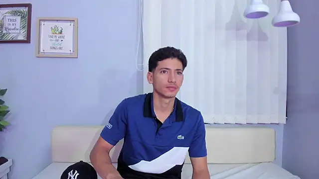 Snapshot of Alejo-and-Thiago chatting on July 15, 12:21 pm Alejo-and-Thiago online show from July 15, 12:21 pm
