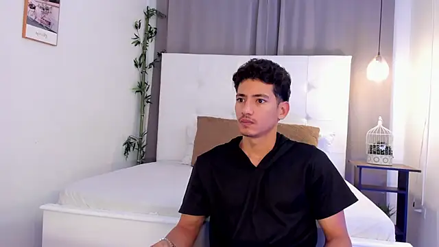 Snapshot of Alejo-and-Thiago chatting on July 22, 12:30 pm Alejo-and-Thiago online show from July 22, 12:30 pm