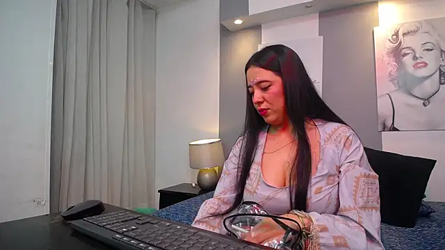 Snapshot of _tamara_priya_ chatting on July 16, 11:38 am tamara priya online show from July 16, 11:38 am