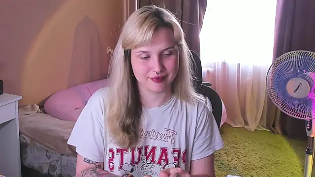 Snapshot of hellfirekiss chatting on June 26, 9:35 am hellfirekiss online show from June 26, 9:35 am