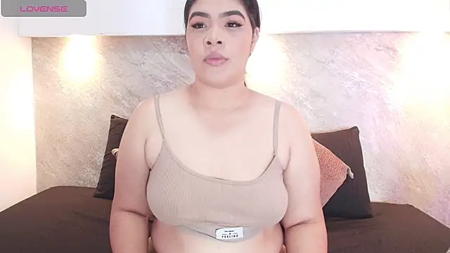 Snapshot of Emma__becket1 chatting on May 29, 3:37 am Emma becket1 online show from May 29, 3:37 am