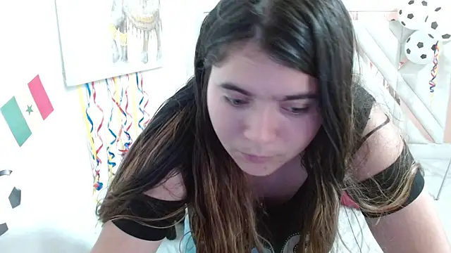 Snapshot of Laurha_ chatting on June 25, 7:29 pm Laurha online show from June 25, 7:29 pm
