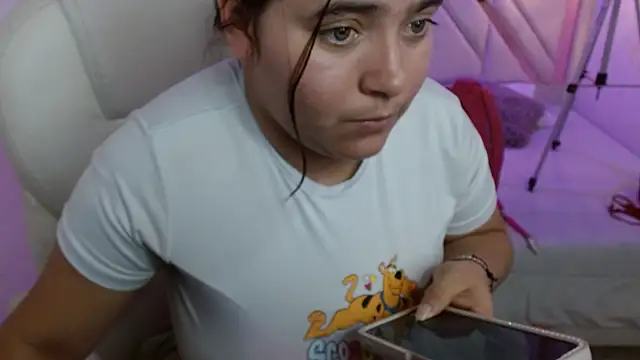Snapshot of Laurha_ chatting on July 25, 8:17 pm Laurha online show from July 25, 8:17 pm