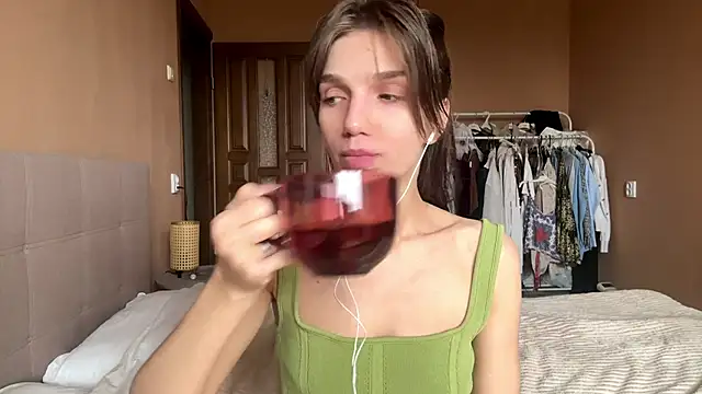 Snapshot of TrishIsaac chatting on June 12, 7:18 am TrishIsaac online show from June 12, 7:18 am