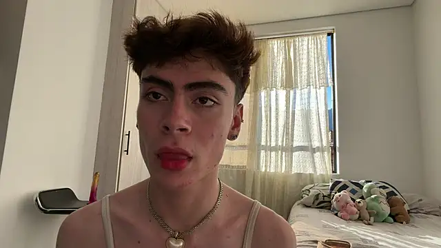 Snapshot of _peachyboy chatting on June 21, 10:12 pm peachyboy online show from June 21, 10:12 pm