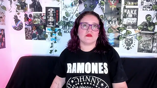 Snapshot of helleen21 chatting on July 10, 7:34 am helleen21 online show from July 10, 7:34 am
