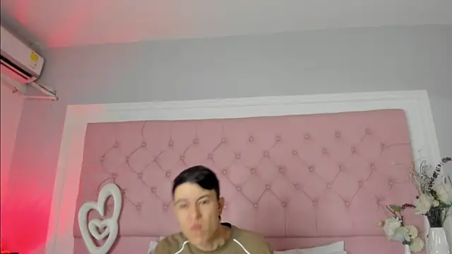 Snapshot of SarahDoll__ chatting on May 15, 1:07 pm SarahDoll online show from May 15, 1:07 pm