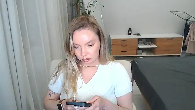 Snapshot of PolinaXXXXXJones chatting on May 7, 6:35 pm PolinaXXXXXJones online show from May 7, 6:35 pm