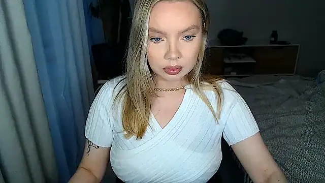 Snapshot of PolinaXXXXXJones chatting on June 1, 5:03 pm PolinaXXXXXJones online show from June 1, 5:03 pm