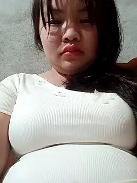 Snapshot of Lily_Henry chatting on May 5, 2:47 pm Lily Henry online show from May 5, 2:47 pm
