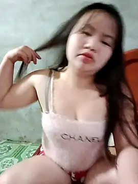 Snapshot of Lily_Henry chatting on May 9, 10:48 pm Lily Henry online show from May 9, 10:48 pm