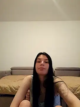 Snapshot of EMILLYREED11 chatting on May 6, 5:40 pm EMILLYREED11 online show from May 6, 5:40 pm