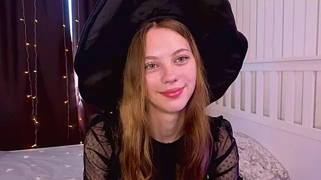 Snapshot of HarriettKitty chatting on June 20, 8:17 am HarriettKitty online show from June 20, 8:17 am