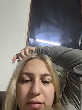 Snapshot of AmandaSnack chatting on May 10, 9:31 pm AmandaSnack online show from May 10, 9:31 pm