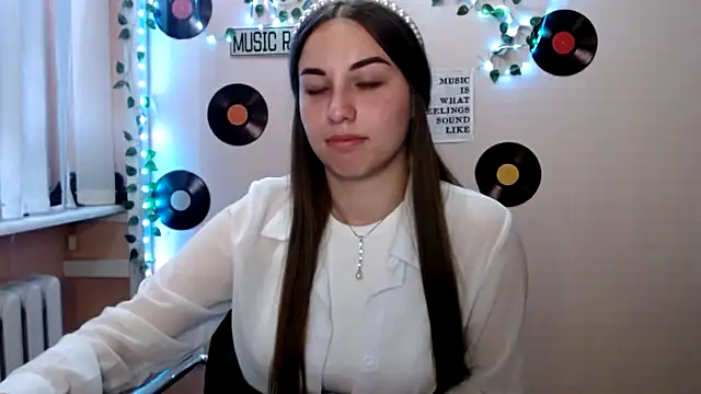 Cutie  Mia online show from May 5, 11:07 am