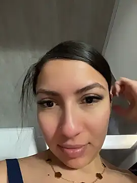 Snapshot of Julieth_ec chatting on July 3, 12:22 pm Julieth ec online show from July 3, 12:22 pm