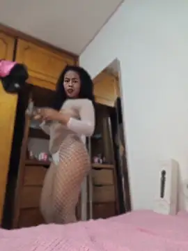 kimreigns online show from May 2, 11:32 pm