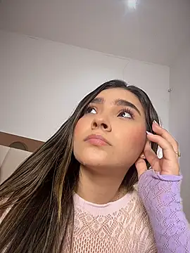 Snapshot of Mia_Rodriguezz_ chatting on June 21, 3:42 am Mia Rodriguezz online show from June 21, 3:42 am