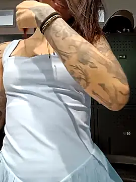 Snapshot of VeroJenkins_ chatting on August 3, 12:10 pm VeroJenkins online show from August 3, 12:10 pm