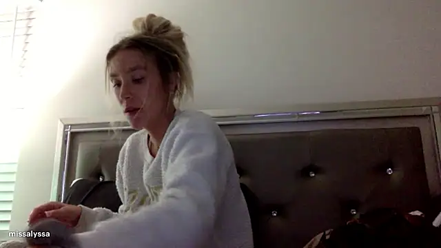 Snapshot of Misss_alyssaaa chatting on May 27, 4:20 am Misss alyssaaa online show from May 27, 4:20 am