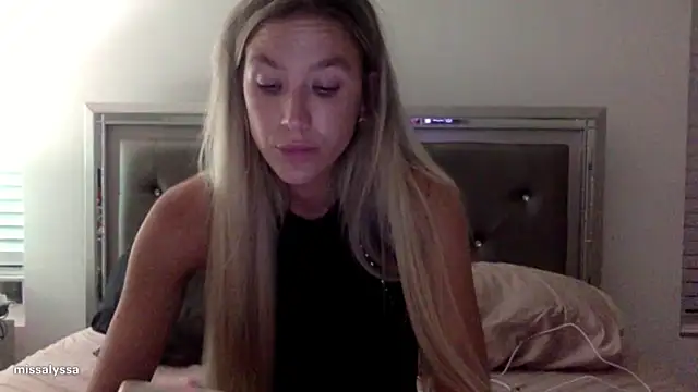 Snapshot of Misss_alyssaaa chatting on May 28, 3:37 am Misss alyssaaa online show from May 28, 3:37 am