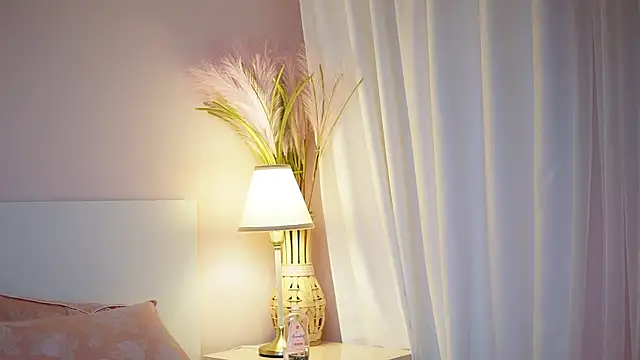 Snapshot of AdelineMoon chatting on June 10, 7:57 pm AdelineMoon online show from June 10, 7:57 pm