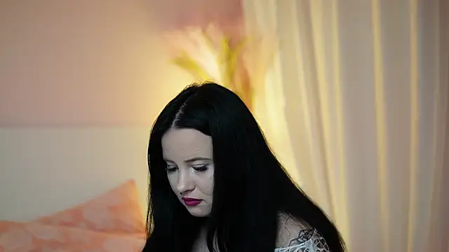 Snapshot of AdelineMoon chatting on June 14, 8:33 pm AdelineMoon online show from June 14, 8:33 pm