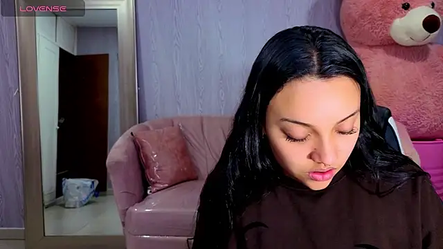 Snapshot of lia_harper_t chatting on June 23, 2:53 am lia harper t online show from June 23, 2:53 am