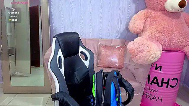 Snapshot of lia_harper_t chatting on July 6, 12:57 pm lia harper t online show from July 6, 12:57 pm