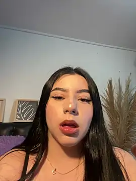 Snapshot of mia_valentine__ chatting on July 23, 11:35 pm mia valentine online show from July 23, 11:35 pm