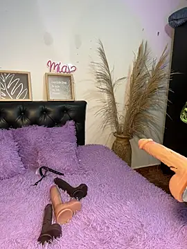 Snapshot of mia_valentine__ chatting on July 31, 9:25 pm mia valentine online show from July 31, 9:25 pm