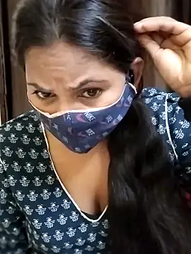 Snapshot of Roji_bha chatting on May 9, 4:28 am Roji bha online show from May 9, 4:28 am