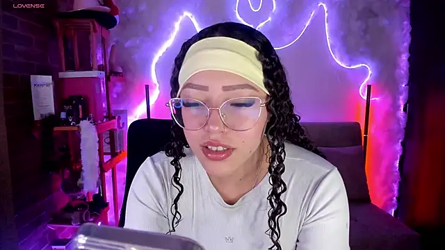 Snapshot of liz_martins1 chatting on June 2, 2:24 am liz martins1 online show from June 2, 2:24 am