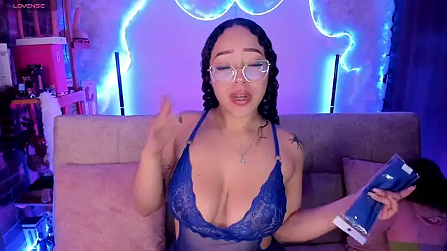 Snapshot of liz_martins1 chatting on June 3, 1:52 am liz martins1 online show from June 3, 1:52 am