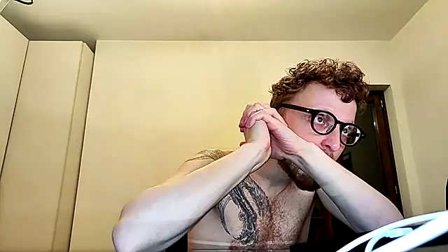 Snapshot of Red_dragon94 chatting on May 8, 10:26 pm Red dragon94 online show from May 8, 10:26 pm