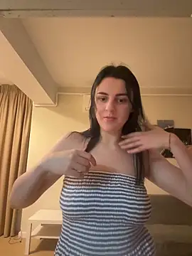 Snapshot of ema-emanuela chatting on June 12, 9:25 pm ema-emanuela online show from June 12, 9:25 pm