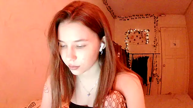 Snapshot of PollyStix chatting on May 17, 3:30 pm PollyStix online show from May 17, 3:30 pm