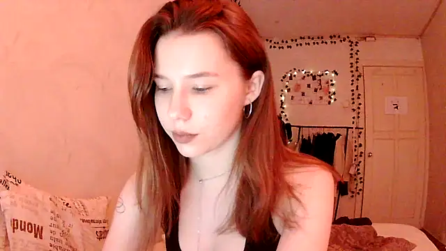 Snapshot of PollyStix chatting on May 23, 3:27 pm PollyStix online show from May 23, 3:27 pm