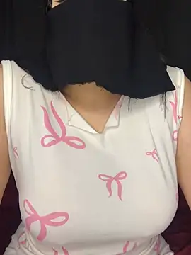 Snapshot of Gamillaa chatting on May 26, 5:31 pm Gamillaa online show from May 26, 5:31 pm
