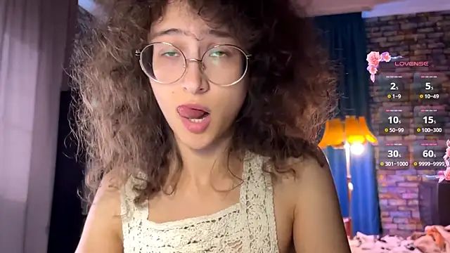 Snapshot of CurlyWinx chatting on June 3, 5:21 am CurlyWinx online show from June 3, 5:21 am
