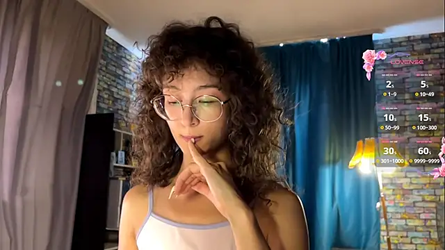 Snapshot of CurlyWinx chatting on June 10, 12:26 pm CurlyWinx online show from June 10, 12:26 pm